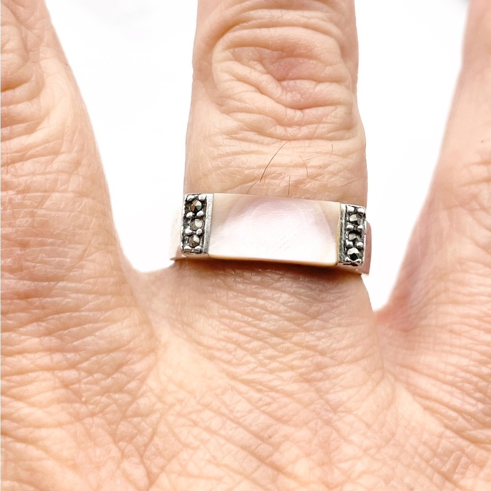 Estate Pink and Silver Rectangular Shell Ring - Picture 7 of 9